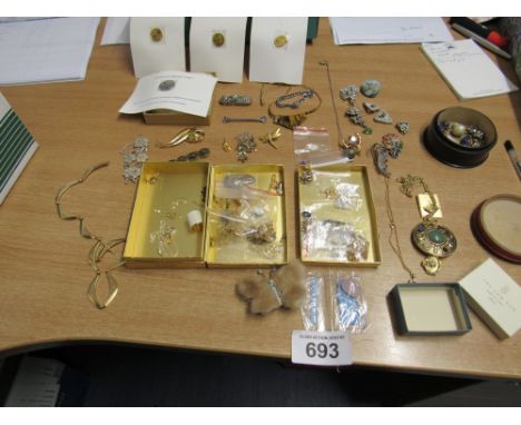  Sale Item:    BOX JEWELLERY   Vat Status:   No Vat   Buyers Premium:  This lot is subject to a Buyers Premium of 15% + Vat @