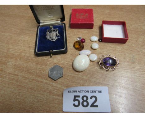  Sale Item:    BROOCH & MEDAL   Vat Status:   No Vat   Buyers Premium:  This lot is subject to a Buyers Premium of 15% + Vat 