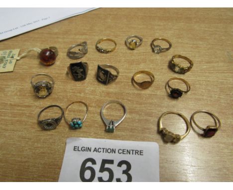  Sale Item:    BOX RINGS SILVER GOLD & UNMARKED (AF)  Vat Status:   No Vat   Buyers Premium:  This lot is subject to a Buyers