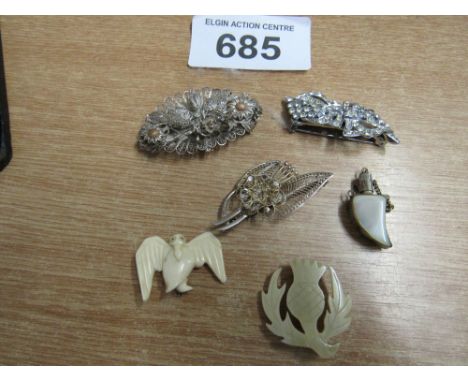  Sale Item:    BOX JEWELLERY   Vat Status:   No Vat   Buyers Premium:  This lot is subject to a Buyers Premium of 15% + Vat @