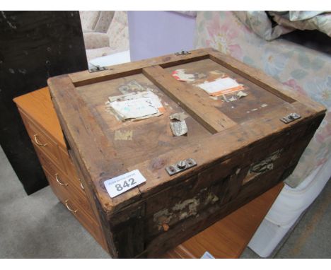  Sale Item:    MORLANDS GLASTONBURY BOX   Vat Status:   No Vat   Buyers Premium:  This lot is subject to a Buyers Premium of 