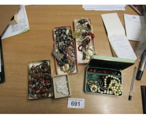  Sale Item:    BOX JEWELLERY   Vat Status:   No Vat   Buyers Premium:  This lot is subject to a Buyers Premium of 15% + Vat @