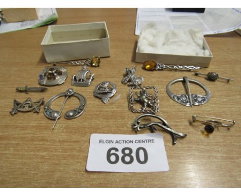  Sale Item:    2 BOXES SCOTTISH JEWELLERY   Vat Status:   No Vat   Buyers Premium:  This lot is subject to a Buyers Premium o
