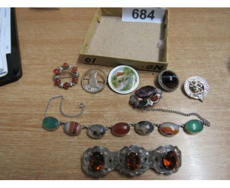  Sale Item:    BOX NECKLACE & BROOCHES   Vat Status:   No Vat   Buyers Premium:  This lot is subject to a Buyers Premium of 1