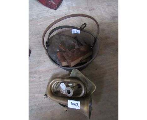  Sale Item:    2 CANDLESTICKS 2 PLANES GRIDLE BERRY PAN & BRASS HORN (AF)  Vat Status:   No Vat   Buyers Premium:  This lot i