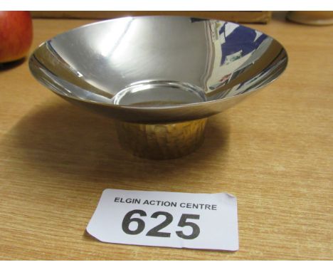  Sale Item:    STAINLESS STEEL VINERS FOOTED BOWL  Vat Status:   No Vat   Buyers Premium:  This lot is subject to a Buyers Pr