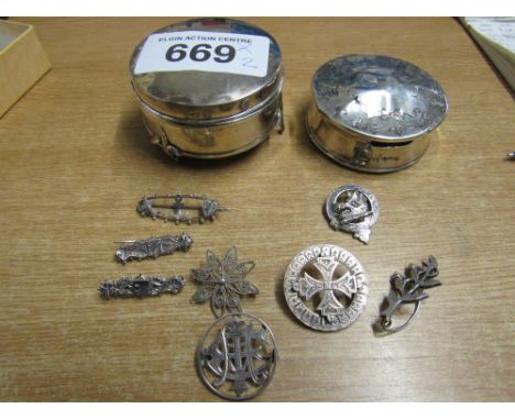  Sale Item:    2 SILVER BOXES & BROOCHES   Vat Status:   No Vat   Buyers Premium:  This lot is subject to a Buyers Premium of