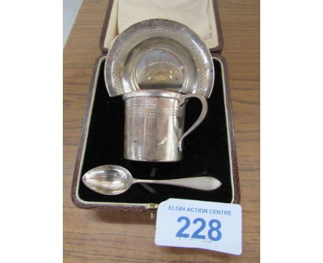  Sale Item:    CASED SILVER BREAKFAST SET   Vat Status:   No Vat   Buyers Premium:  This lot is subject to a Buyers Premium o