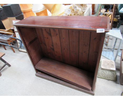  Sale Item:    MAHOGANY BOOKSHELVES (AF)   Vat Status:   No Vat   Buyers Premium:  This lot is subject to a Buyers Premium of