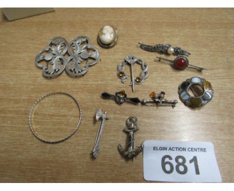  Sale Item:    2 BOXES SCOTTISH JEWELLERY INCL 2 SILVER THISTLE BUCKLES  Vat Status:   No Vat   Buyers Premium:  This lot is 