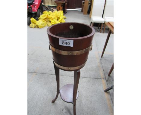  Sale Item:    WOODEN PLANTER & STAND   Vat Status:   No Vat   Buyers Premium:  This lot is subject to a Buyers Premium of 15