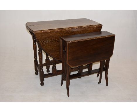 An oak gate leg table, with drop leaf sides, of oval form, 118cm long when open, together with a smaller drop leaf table, wit