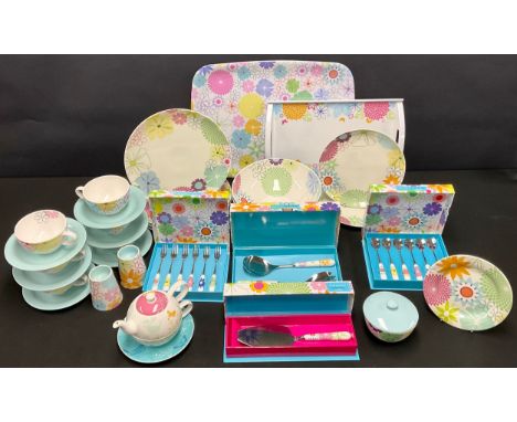 A Portmeirion Crazy Daisy pattern pair of fruit bowl, six teacups and saucers, cake slice, six tea spoons, eggcups, four dinn