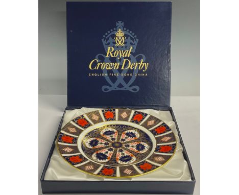 A Royal Crown Derby Old Imari 1128 pattern dinner plate, 27cm diam, first quality, boxed 