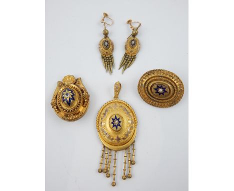 Blue star enamel burst decorated brooches and earrings. (4) 