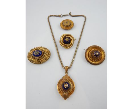 Blue enamel star decorated brooches. (5) 