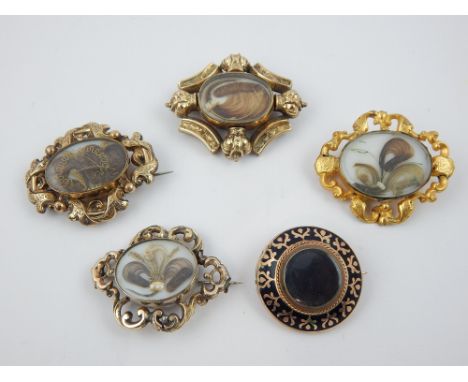 Memoriam brooches, one with Queen's Crown, round black enamel and others. (5) 