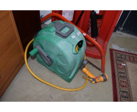 A garden Hozelock extendable hose reel, no bracket