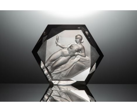 JOSEF DRAHOŇOVSKÝ 1877 - 1938: GIRL WITH A MIRROR Ca. 1930 Smoky quartz 7 cm Hexagonal gema with a motif of a girl looking in