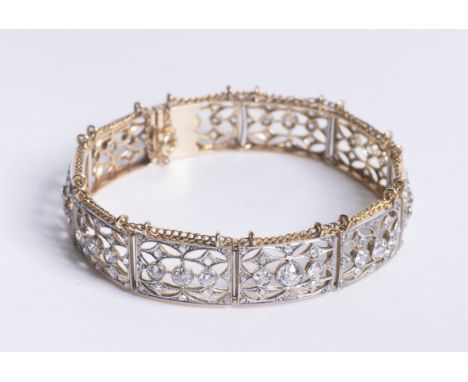 ART DECO BRILLIANT BRACELET First half of 20th century Platinum 900/1000, gold 750/1000, diamonds 18,5 cm, 27.9 g Elegant lin