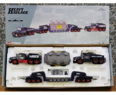 Corgi 1:50 scale Heavy Haulage 18007 Wreckin Roadways set, comprising two Scammell Contractors, twenty four wheel girder trai
