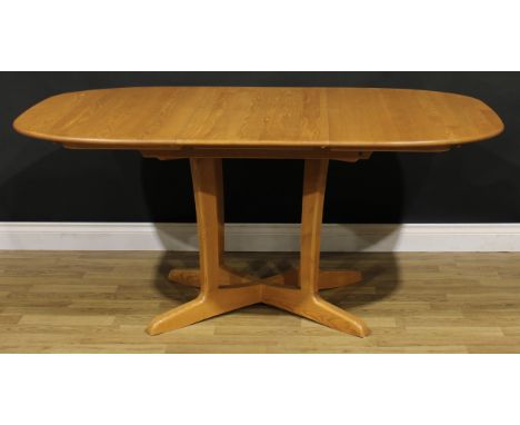 An Ercol extending dining table, integral additional leaf, 73cm high, 120cm extending to 167.5cm long, 110cm wide 