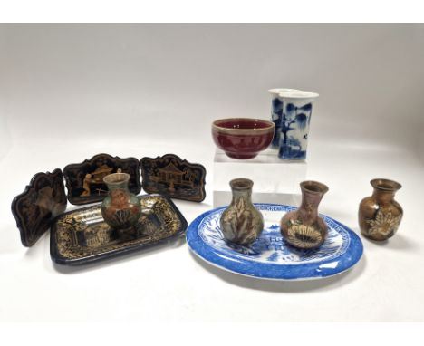 A collection of Chinese and Japanese style dolls' accessories, to include a willow pattern dish, 14.5cm wide; a group of four