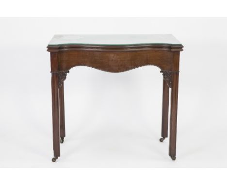 EARLY TWENTIETH CENTURY MAHOGANY SERPENTINE FRONTED CARD TABLE, the fold-over top enclosing an 'antique' green leather insert