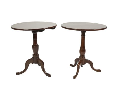 GEORGIAN MAHOGANY TRIPOD OCCASIONAL TABLE, the circular, snap top above a vase shaped column and downswept supports, 27 1/4" 