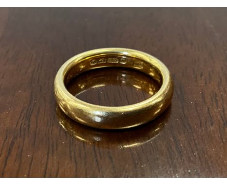 A 22ct gold wedding band, J/K, 7.9g gross
