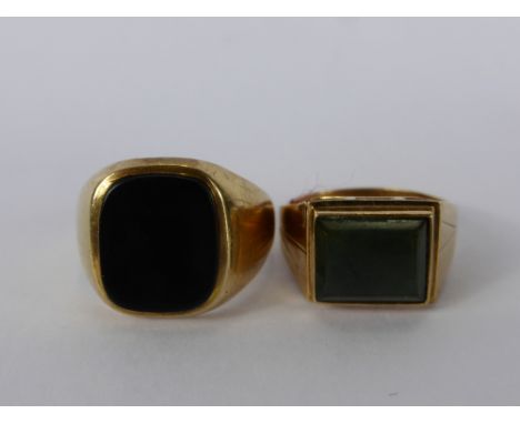 A Gentleman's 9 Ct Gold Black Onyx Ring size S, together with a gentleman's 9 ct gold green stone ring, size P, approx 9.5 gm