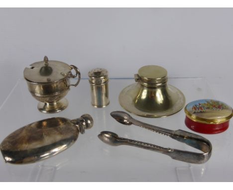 A Silver Mustard, Walker & Hall, Sheffield hallmark, dd 1904, together with a pepper Birmingham hallmark dd 1919, mm C.E.T., 