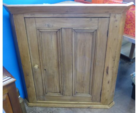 A Vintage Pine Kitchen Corner Cabinet, with one internal shelf, approx 95 x 92 x 56 cms