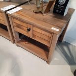 Table de Chevet CALIFORNIEN, 24'' X 22'' X 22''
