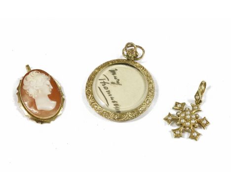 A collection of costume jewellery, to include an Edwardian split pearl snowflake pendant, marked 9ct, a gilt metal Wedgwood c