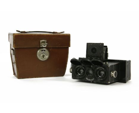 A Heidoscop stereo reflex camera, in a leather case