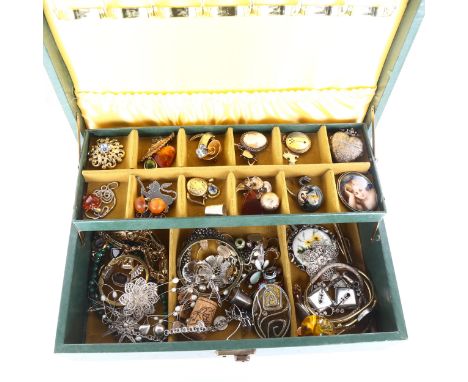 Various Victorian and later jewellery, including brooches, rings, pendants etcLot sold as seen unless specific item(s) reques
