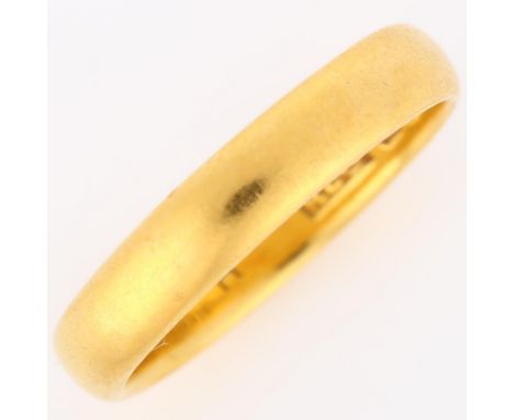 An early 20th century 22ct gold wedding band ring, maker's marks H Ltd, hallmarks Birmingham 1926, band width 3.6mm, size K, 