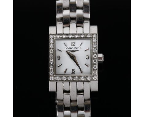 LONGINES - a lady's stainless steel Dolce Vita quartz bracelet watch, ref. L5.161.0, circa 2001, white dial with quarterly Ar