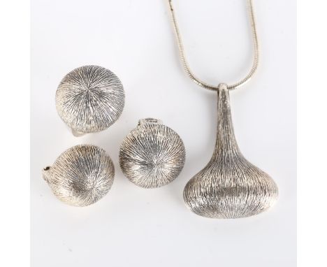 KLAUS GEORG MELCHER - a Danish modernist sterling silver demi-parure, comprising onion pendant necklace, ring and pair of cli
