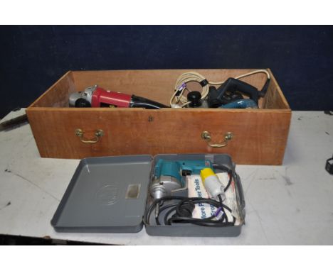 A DRAWER CONTAINING 110V POWER TOOLS comprising of a Bosch GHO31-82 power planer, a Bourneville jigsaw, a CK angle grinder an