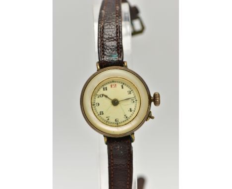 AN EARLY 20TH CENTURY MANUAL WINDING WRISTWATCH, the white enamel dial, with hourly applied Roman numerals, mother of pearl b