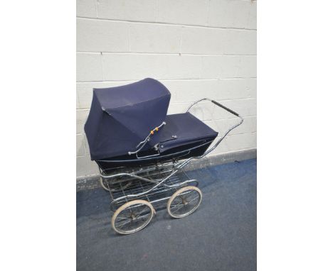 A VINTAGE FOLDING NAVY BLUE SILVER CROSS PRAM (condition - finish peeling)