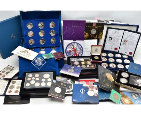 A BOXED ROYAL MINT QUEENS DIAMOND JUBILEE PROFF SET AND OTHER COINS, five pound coin set of eighteen crown size coins, issuin