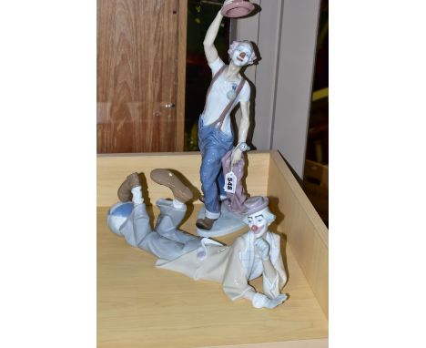 TWO LLADRO PORCELAIN CLOWNS comprising a porcelain Lladro 'Hats Off to Fun' figurine 5765, sculptor Salvador Furio, height 41