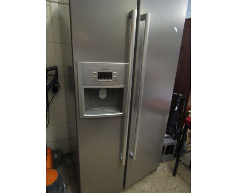 SIEMEN STAINLESS STEEL DOUBLE DOOR AMERICAN STYLE FRIDGE FREEZER 