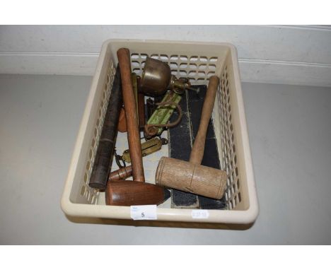 MIXED LOT: VARIOUS ASSORTED VINTAGE TOOLS, SLIDE RULES AND OTHER ITEMS