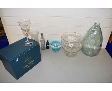 MIXED LOT:  COMPRISING A HEAVY CUT GLASS PEDESTAL BOWL, VARIOUS WINE GLASSES AND OTHER ITEMS