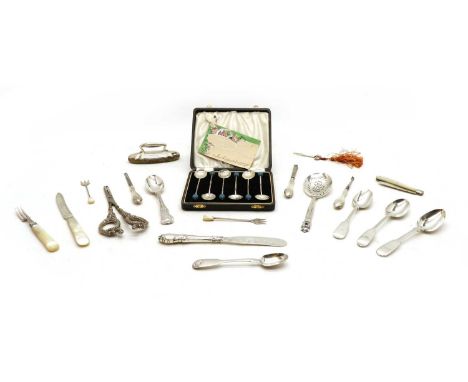 Assorted silver items, to include various silver flatware, mother of pearl handled pickle folk, mother of pearl handled foldi