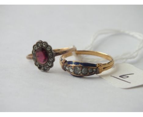 Two antique gold mounted rings - one with enamel - sizes L/M - 2.8gms